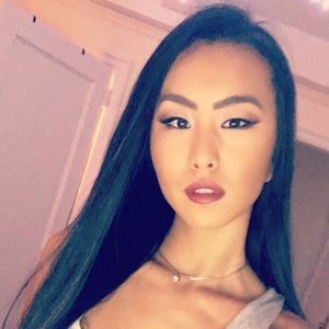 Welcome to my closet feel free to dm me for deals!